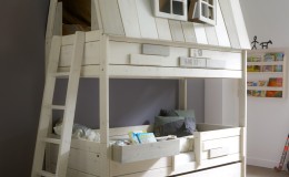 'House style bunkbed'