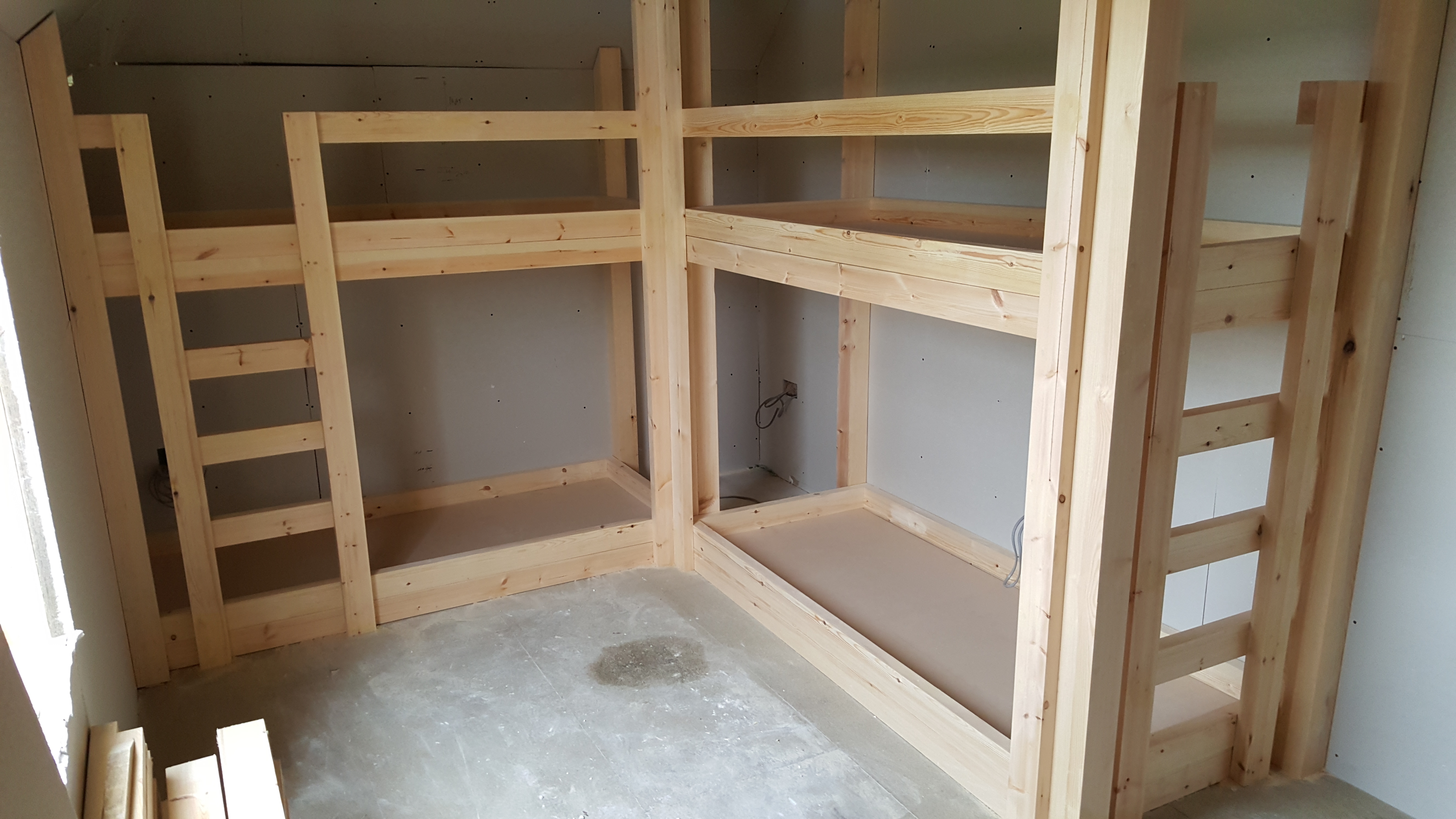 quad bunk, quadruple bunked, 4 person sleeper